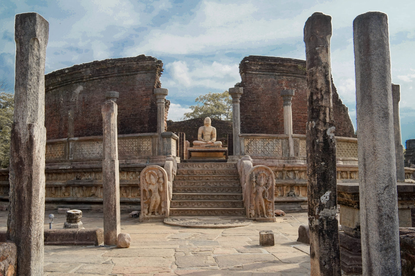 Sigiriya - Historic Polonnaruwa ancient city