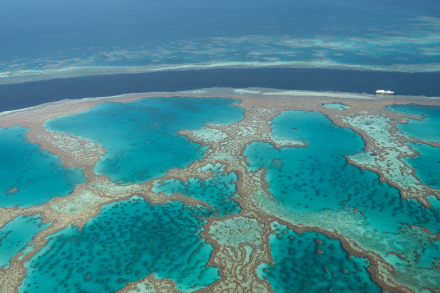 Flying and landing on the Great Barrier Reef and Whitsunday Islands - Closing in on the reef